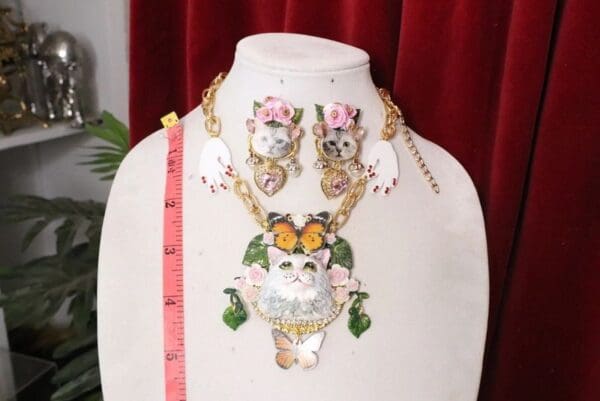 SOLD! 5770 Baroque Hand Painted Adorable Lady-cat Butterfly Necklace - Image 6