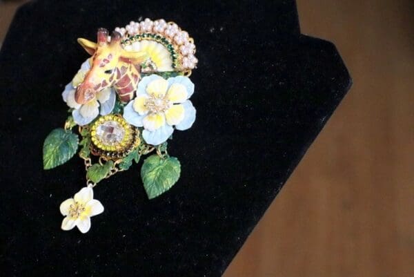 SOLD! 5841 Baroque 3D Effect Hand Painted Giraffe Flowers Unique Brooch - Image 9