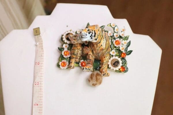 SOLD! 5905 Baroque 3D Effect Hand Painted Vivid Tiger Mom's Love Unique Brooch - Image 2