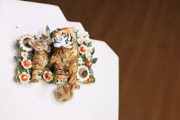 SOLD! 5905 Baroque 3D Effect Hand Painted Vivid Tiger Mom's Love Unique Brooch - Image 3