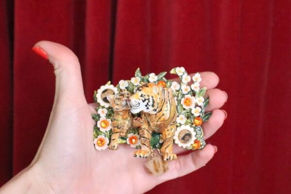 SOLD! 5905 Baroque 3D Effect Hand Painted Vivid Tiger Mom's Love Unique Brooch - Image 5
