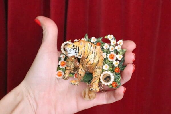 SOLD! 5905 Baroque 3D Effect Hand Painted Vivid Tiger Mom's Love Unique Brooch - Image 7