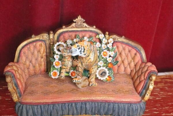 SOLD! 5905 Baroque 3D Effect Hand Painted Vivid Tiger Mom's Love Unique Brooch - Image 8