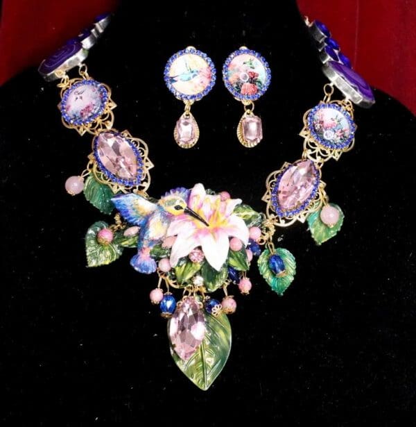 SOLD! 5924 Set Of Art Nouveau Hummingbird Cameos Genuine Agate Necklace+ Earrings - Image 2