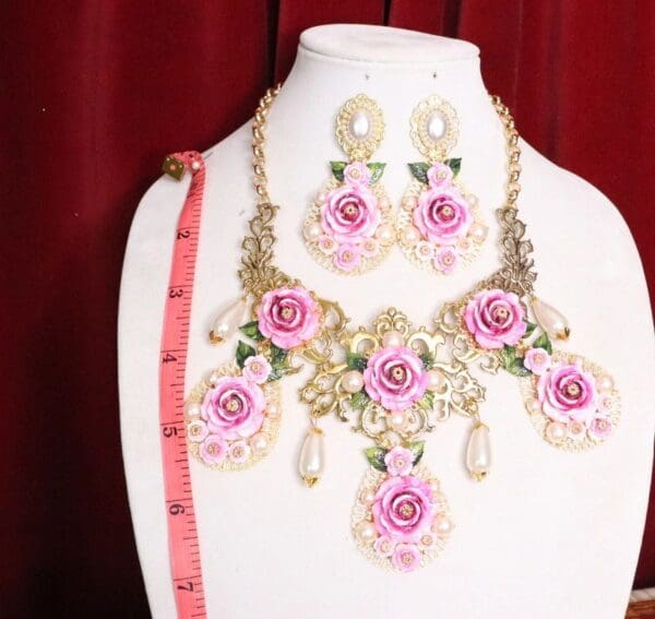 SOLD! 5927 Set Of Baroque Hand Painted Roses Pearl Necklace+ Earrings - Image 7
