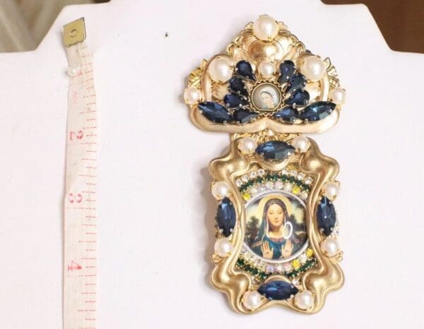 SOLD! 5932 Virgin Mary Vintage Style Cameo Massive Brooch - Image 3