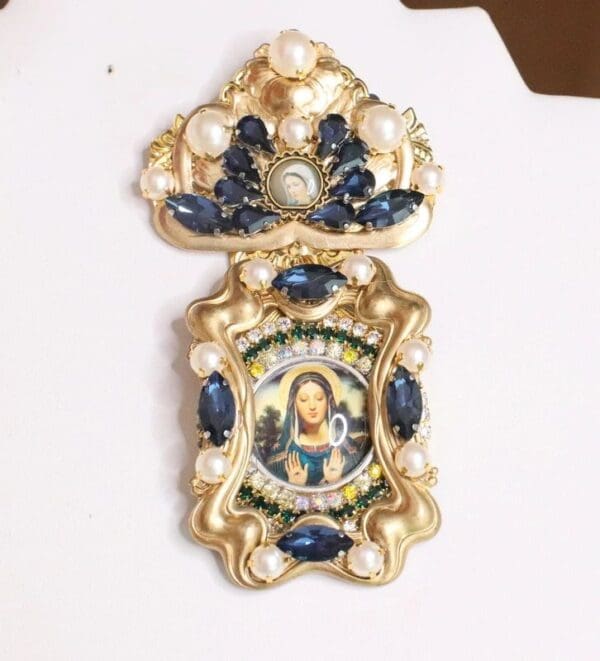 SOLD! 5932 Virgin Mary Vintage Style Cameo Massive Brooch - Image 4