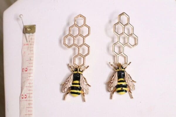 SOLD! 5968 Baroque Honey Comb Enamel Bee Earrings - Image 7