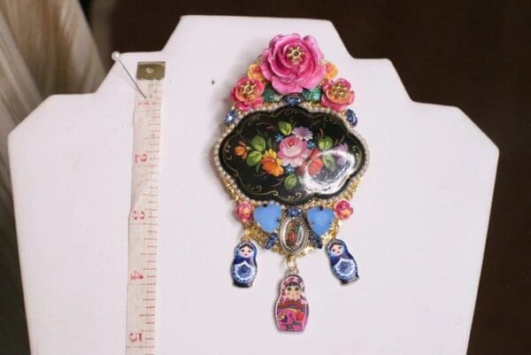 SOLD! 5973 Baroque Russian Jewelrybox Style Matryoshka Hand Painted Massive Classic Brooch - Image 2