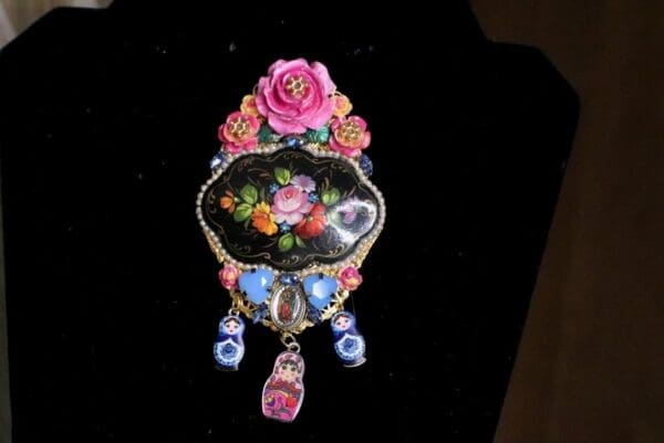 SOLD! 5973 Baroque Russian Jewelrybox Style Matryoshka Hand Painted Massive Classic Brooch - Image 3