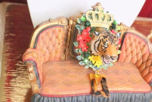 SOLD! 6070 Baroque 3D Effect Hand Painted Vivid Tiger Flowers Unique Brooch - Image 9