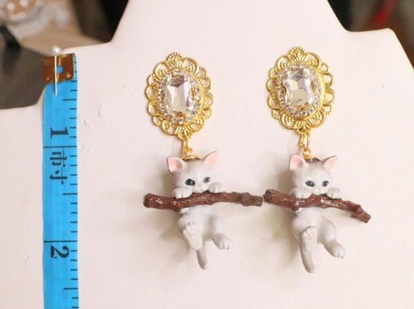 SOLD! 6074 Baroque 3D Effect Hanging Cats Adorable Statement Earrings - Image 7