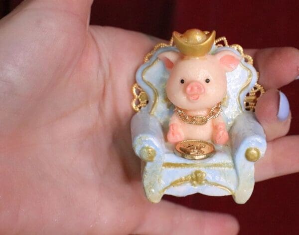 SOLD! 6095 Baroque 3D Effect Hand Painted Adorable Pig In a Chair Unique Brooch - Image 7