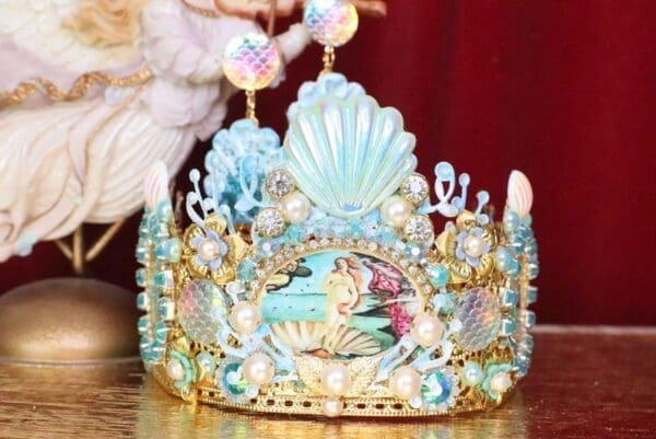 SOLD! 6118 Set Of Stunning Birth Of Venus Cameo Crown + Earrings