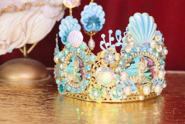 SOLD! 6118 Set Of Stunning Birth Of Venus Cameo Crown + Earrings - Image 2