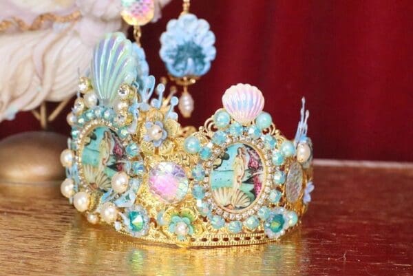 SOLD! 6118 Set Of Stunning Birth Of Venus Cameo Crown + Earrings - Image 3