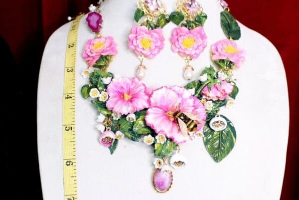 SOLD! 6197 Set Of Hand Painted Vivid Flowers Roses Bee Necklace+ Earrings - Image 9