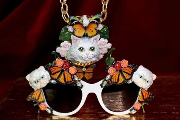 SOLD! 5770 Baroque Hand Painted Adorable Lady-cat Butterfly Necklace - Image 10