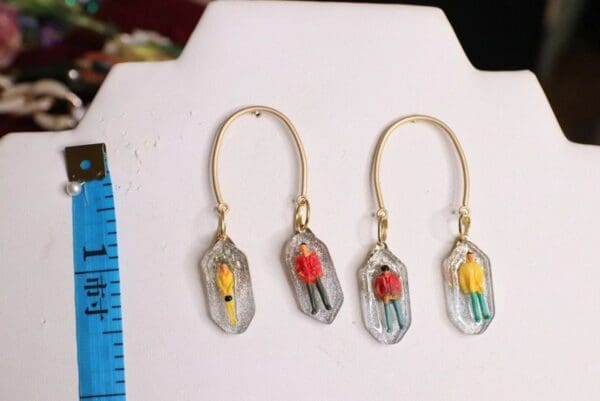 SOLD! 6328 New Yorkers Iced People Irregular Earrings - Image 2