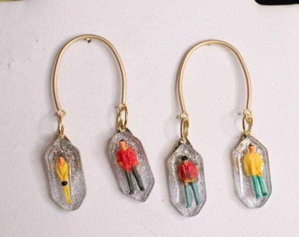 SOLD! 6328 New Yorkers Iced People Irregular Earrings - Image 3