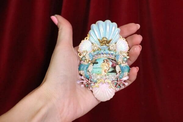 SOLD! 6352 Birth Of Venus Sea Horse Shell Huge Stunning Brooch - Image 8