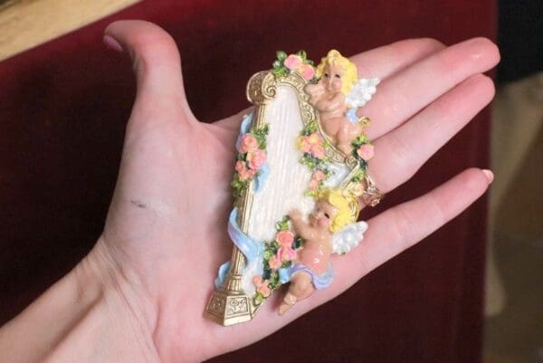 SOLD! 6387 Rococo Hand Painted Harp Angels Cherubs Huge Stunning Brooch - Image 4