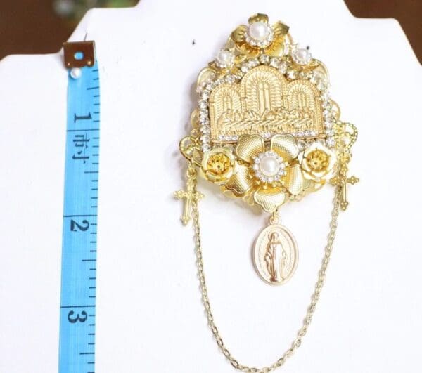 SOLD! 6595 Virgin Mary Gold Tone Metal Clear Rhinestones Massive Brooch - Image 8