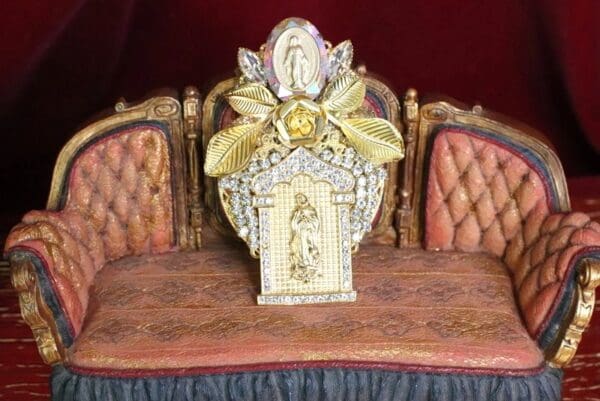 SOLD! 6595 Virgin Mary Gold Tone Metal Clear Rhinestones Massive Brooch - Image 9