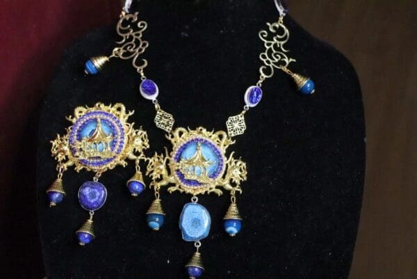 SOLD! 6600 Genuine Agate Minka Japanese House Massive Necklace - Image 6