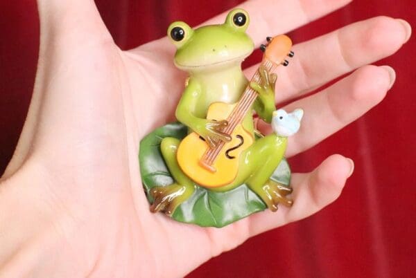 SOLD! 6602 Art Jewelry 3D Effect Adorable Frog Guitar Massive Brooch - Image 4