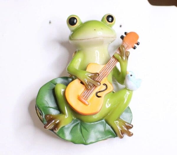 SOLD! 6602 Art Jewelry 3D Effect Adorable Frog Guitar Massive Brooch - Image 6