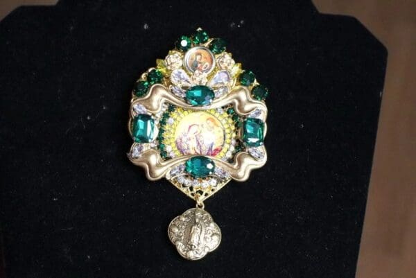 SOLD! 6653 Virgin Mary Cameo Vintage Style Massive Brooch - Image 6
