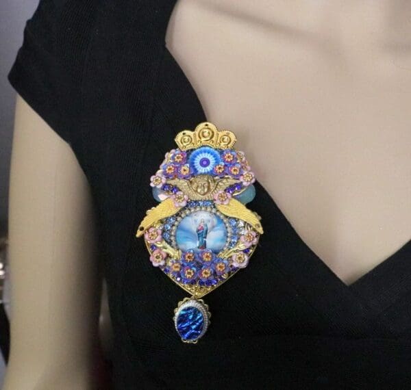 SOLD! 6690 Virgin Mary Pastel Cameo Massive Brooch - Image 2