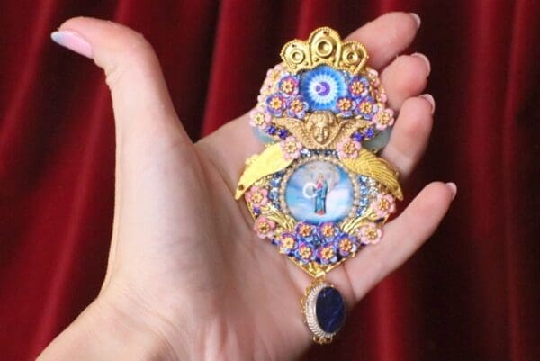 SOLD! 6690 Virgin Mary Pastel Cameo Massive Brooch - Image 6