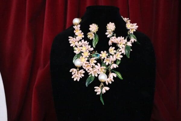 SOLD! 6713 Set Of Dangle Pale Pink Flowers Enamel Bee Necklace+ Earrings - Image 5