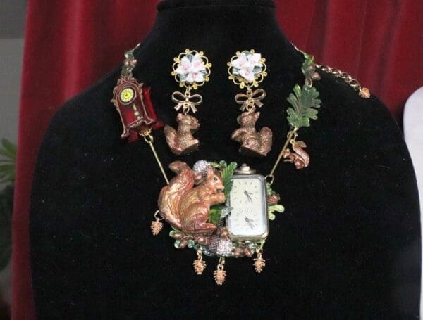 SOLD! 6714 Set Of Art Jewelry 3D Effect Squirrel Clock Oak Necklace+ Earrings - Image 6