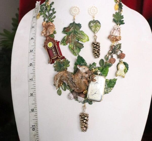 SOLD! 6770 Set Of Art Jewelry 3D Effect Squirrel Clock Oak Necklace+ Earrings - Image 2