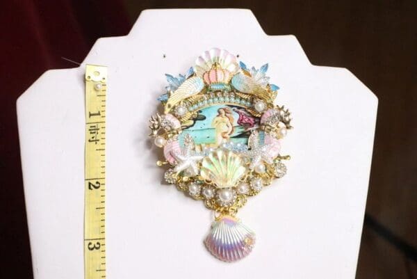 SOLD! 6797 Birth Of Venus Sea Horse Shell Winged Huge Stunning Brooch - Image 6