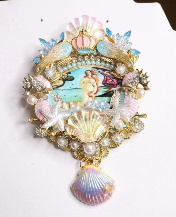 SOLD! 6797 Birth Of Venus Sea Horse Shell Winged Huge Stunning Brooch
