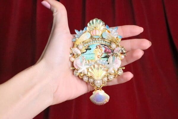 SOLD! 6797 Birth Of Venus Sea Horse Shell Winged Huge Stunning Brooch - Image 7
