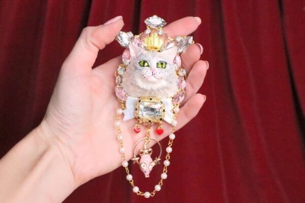SOLD! 6824 Baroque Art Jewelry 3D Effect Lady-cat Mouse Brooch - Image 6