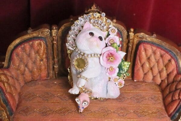 SOLD! 6829 Baroque Art Jewelry 3D Effect Lady-cat Roses Mouse Brooch - Image 7