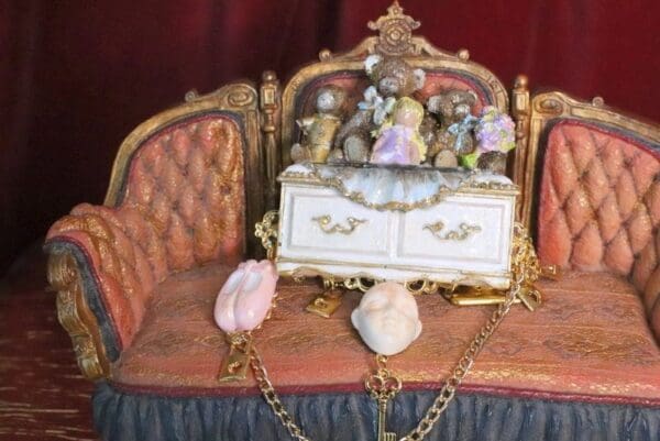 SOLD! 6865 Art Jewelry 3D Effect Lulu's Secret Closet Brooch - Image 8