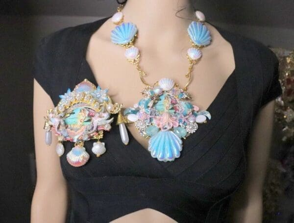 SOLD! 6887 Birth Of Venus Vintage Style Dragons Shell Pink Octopus Huge Stunning Brooch - Image 7
