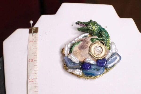 SOLD! 6919 Art Jewelry Vivid Crocodile Genuine Agates Pearls Unusual Brooch - Image 8