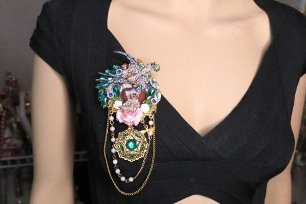 SOLD! 6949 Victorian Cat Bird Vintage Style Unusual Brooch - Image 3