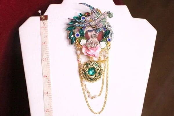 SOLD! 6949 Victorian Cat Bird Vintage Style Unusual Brooch - Image 5