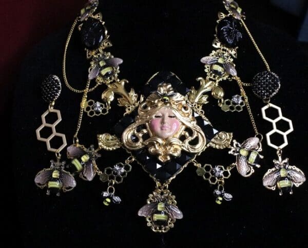 SOLD! 6955 Set Of Art Deco Genuine Agate Queen Bee Baroque Necklace+ Earrings - Image 3