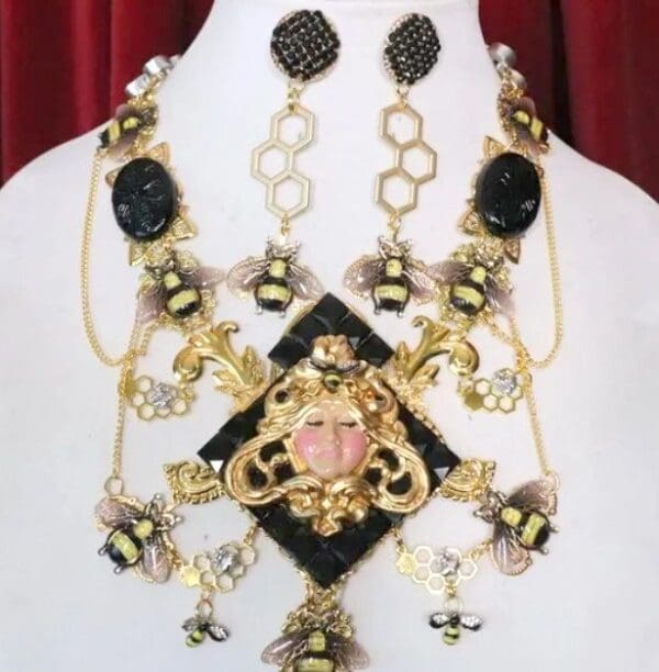 SOLD! 6955 Set Of Art Deco Genuine Agate Queen Bee Baroque Necklace+ Earrings