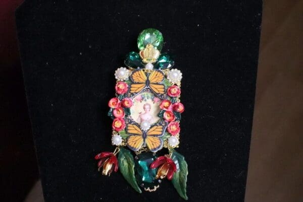 SOLD! 7001 Young Marie Antoinette Butterfly Cameo Brooch - Image 7
